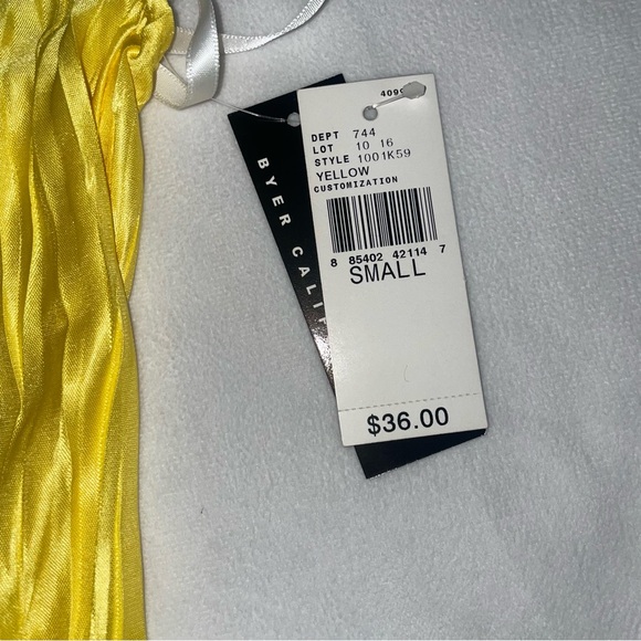 🆕NWT Women’s Byer California Yellow Ruched Cut Out Tank Top Size Small - Picture 4 of 9